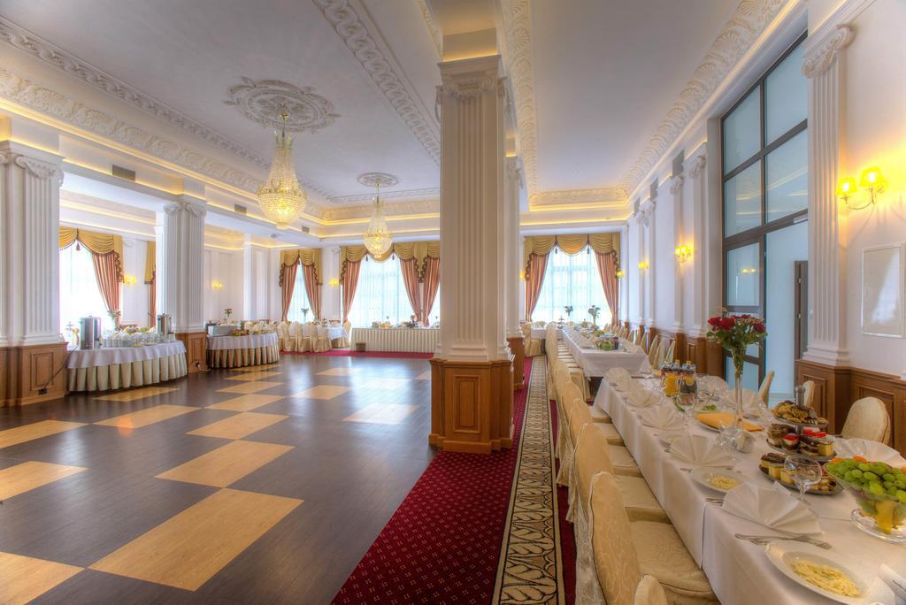 Hotel Ланьцут Экстерьер фото